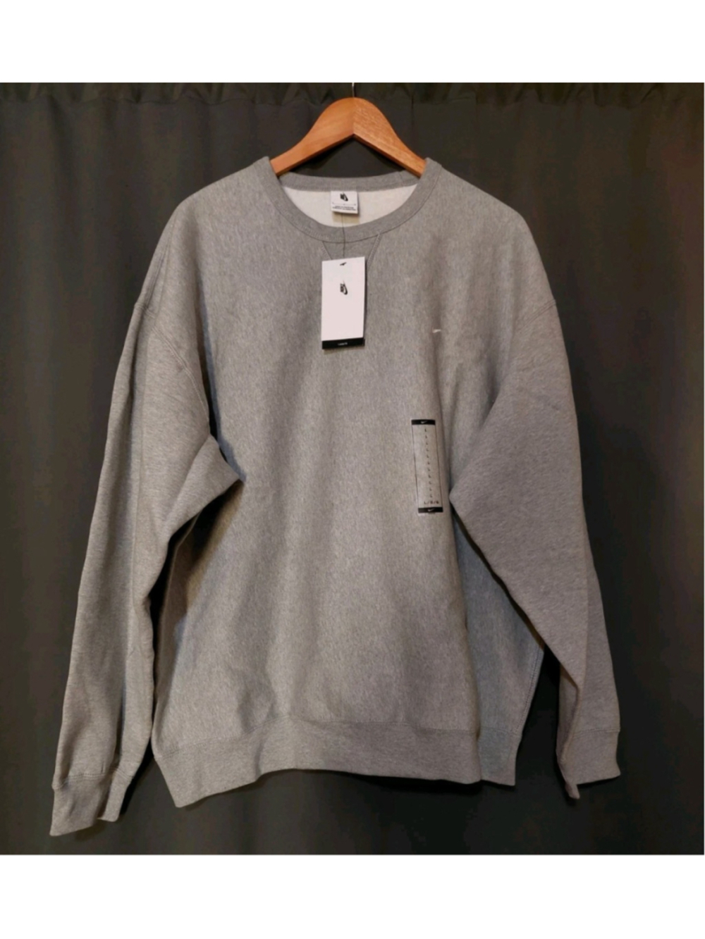 Nike Solo Swoosh Basic Fleece Crewneck Sweatshirt Top Gray White Size Large NWT